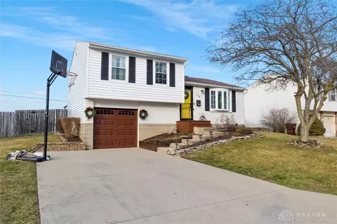 128 Wickham Farm Dr, Englewood, OH 45322