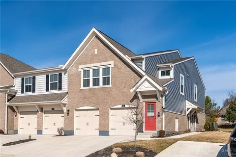 206 Old Pond Rd, Springboro, OH 45066