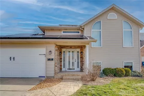5970 Fox Trace Ct, Dayton, OH 45424
