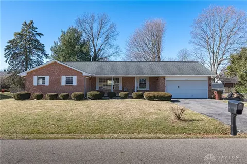 1073 Clover Ct, Xenia, OH 45385
