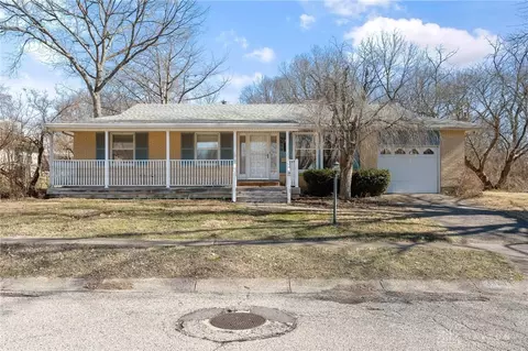 3950 Meadowsweet Dr, Dayton, OH 45424