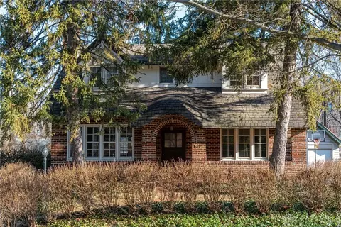 611 Orlando Ter, Oakwood, OH 45409