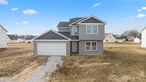 777 Oakdale Dr, Jamestown, OH 45335