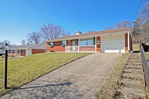 922 Castro Ln, Cincinnati, OH 45246 photo 2