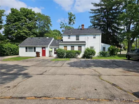 3905 Far Hills Ave, Kettering, OH 45429