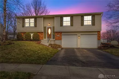 2393 Cross Village Dr, Miamisburg, OH 45342