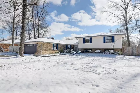 1030 Ripplecreek Ct, Centerville, OH 45458