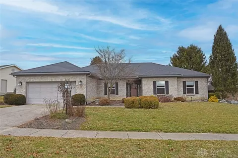 1621 Weathered Wood Trl, Centerville, OH 45459