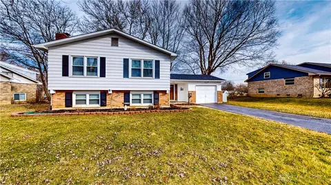 5647 Candlelight Ln, Dayton, OH 45431
