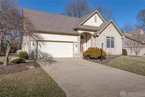 2720 Majestic Oaks Ct, Dayton, OH 45431