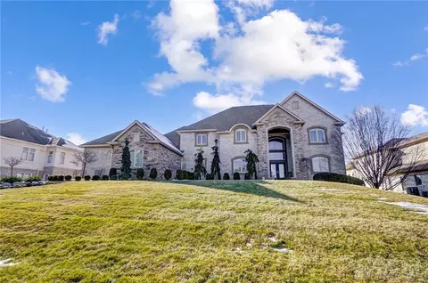 199 S Signature Dr, Xenia, OH 45385