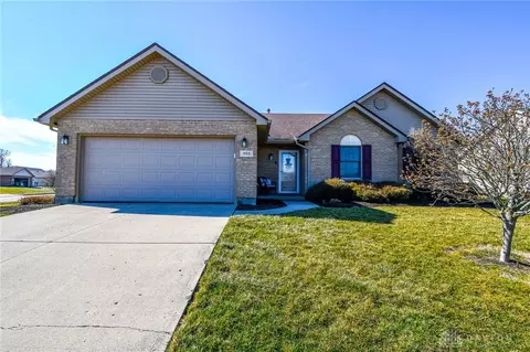 903 Saint Leonards Ln, Tipp City, OH 45371