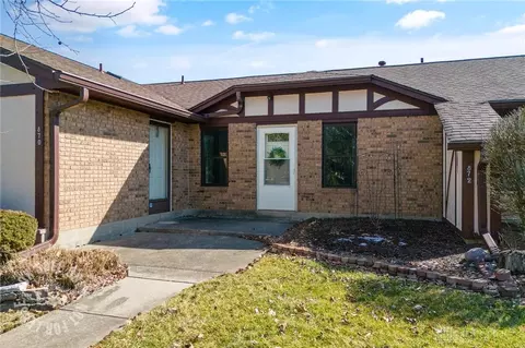 872 Pine Needles Dr #42, Dayton, OH 45458
