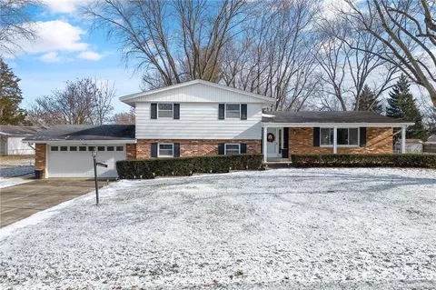 1306 Cedarcliff Dr, Dayton, OH 45434