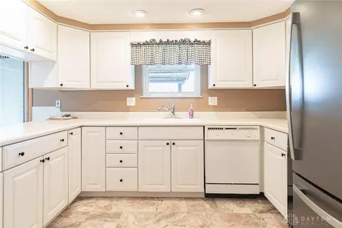 1025 Carlo Dr, Kettering, OH 45429 photo 11