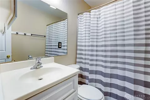 2140 E Bataan Dr, Dayton, OH 45420 photo 12