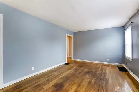 2140 E Bataan Dr, Dayton, OH 45420 photo 3