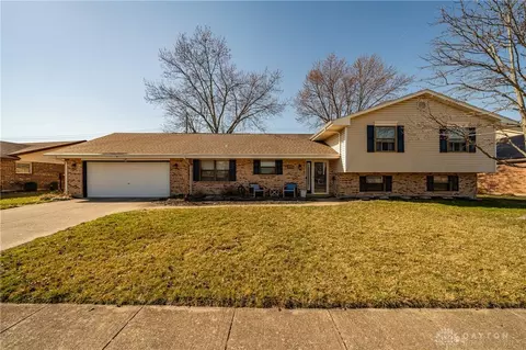 1121 Kirkley Hall Dr, Miamisburg, OH 45342