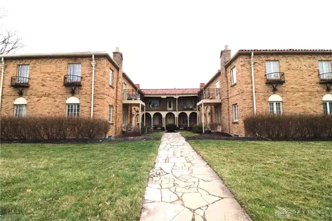 2200 Far Hills Ave #2, Oakwood, OH 45419