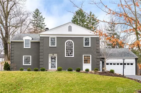 621 Garden Rd, Oakwood, OH 45419