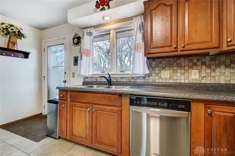 2321 Glenheath Dr, Dayton, OH 45440 photo 16