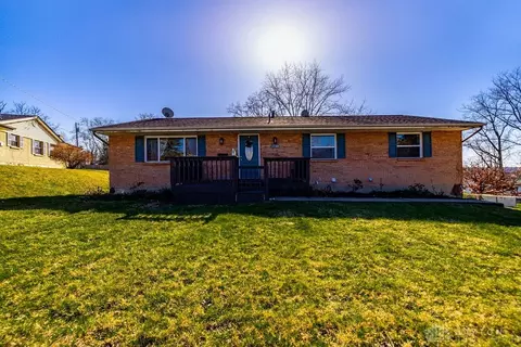 1738 S Bayberry Dr, Miamisburg, OH 45342