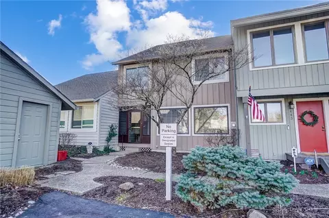 8445 Wick Ln, Maineville, OH 45039 photo 2