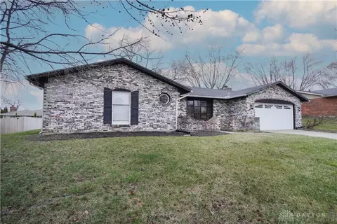 75 Sesame St, Springboro, OH 45066