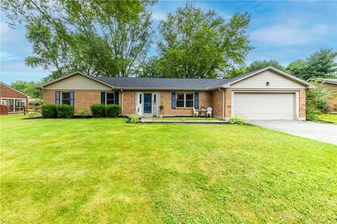 5277 Applecreek Rd, Centerville, OH 45429
