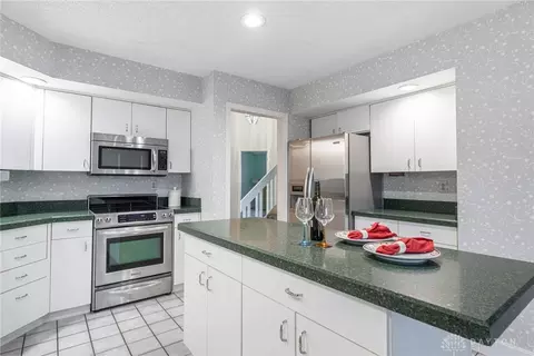 666 Renolda Woods Ct, Kettering, OH 45429 photo 5
