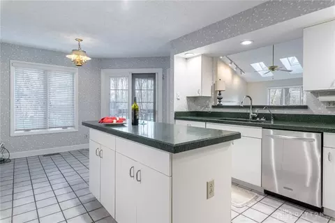 666 Renolda Woods Ct, Kettering, OH 45429 photo 6