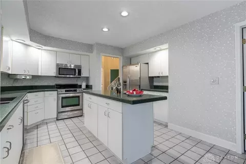 666 Renolda Woods Ct, Kettering, OH 45429 photo 3
