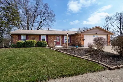 7320 Chatlake Dr, Huber Heights, OH 45424