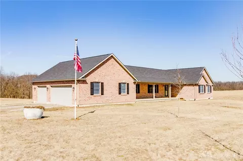 966 Clifton Rd, Xenia, OH 45385