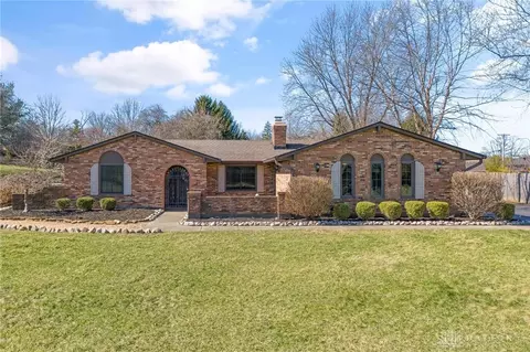 45 Hawthorne Gln, Dayton, OH 45440