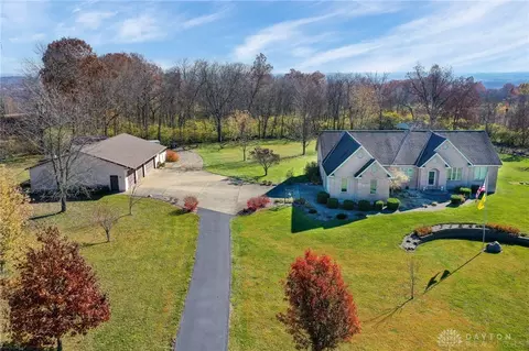 4222 Country Green Ln, Trenton, OH 45067