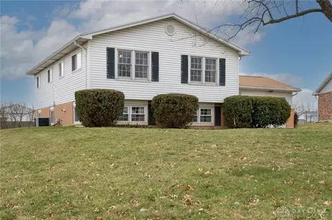 5619 Cranberry Pl, Riverside, OH 45431