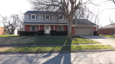 5400 Heatherton Dr, Dayton, OH 45426