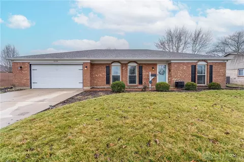 4034 Woodridge Dr, Englewood, OH 45322