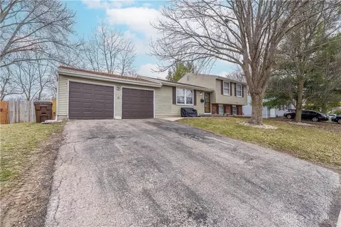 250 Southerly Hills Dr, Englewood, OH 45322