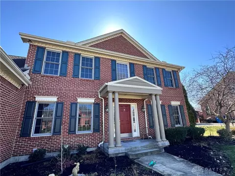 819 Beechwood Dr, Tipp City, OH 45371