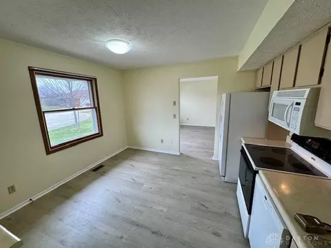 3320 Argonne Ln, Springfield, OH 45503 photo 5
