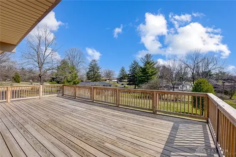 Exterior - 600 White Oak Dr, Springfield, OH 45504 photo 5 of 12