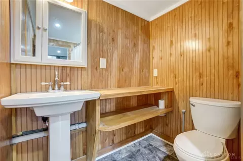 Bath - 600 White Oak Dr, Springfield, OH 45504 photo 3 of 3