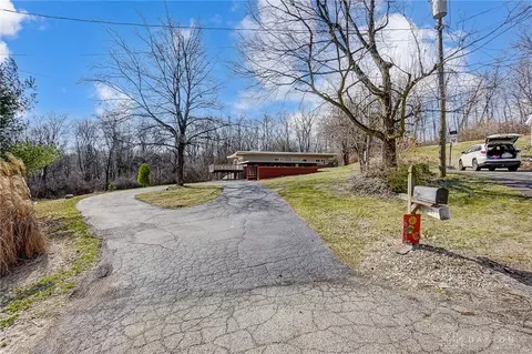 Exterior - 600 White Oak Dr, Springfield, OH 45504 photo 3 of 12