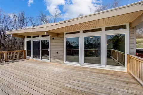 Exterior - 600 White Oak Dr, Springfield, OH 45504 photo 6 of 12