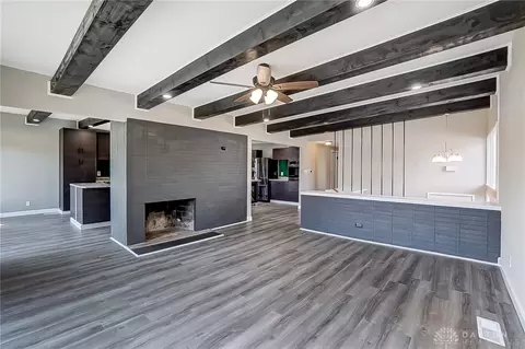 Living - 600 White Oak Dr, Springfield, OH 45504 photo 2 of 4