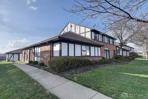 5527 Cobblegate Dr, Dayton, OH 45449