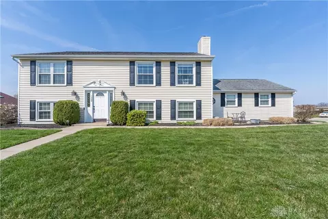 1009 Lord Fitzwalter Dr, Miamisburg, OH 45342