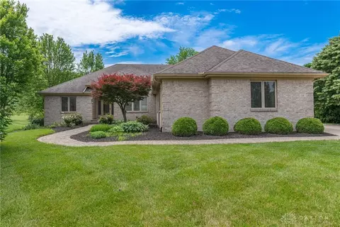 14 Fairwood Dr, Miamisburg, OH 45342